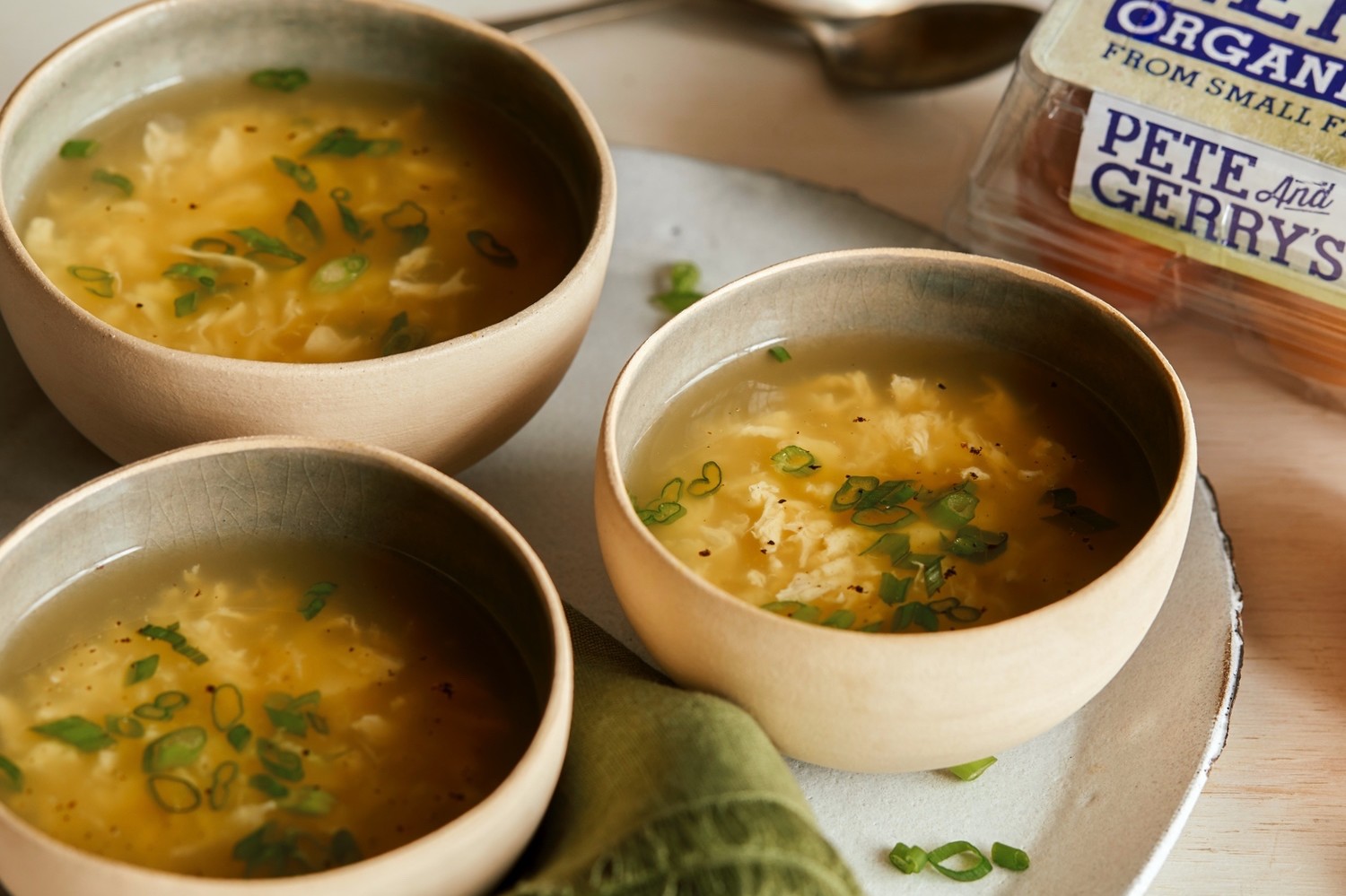 Quick and easy recipe for egg drop soup, a warm, comforting concoction of chicken stock, garlic, green onions, and wisps of tender cooked eggs. | peteandgerrys.com 