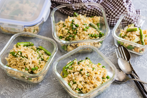 This egg fried rice can be served as lunch or a kid-friendly dinner side. This dish features fried brown rice, organic eggs, scallions, green peas, and asparagus. | peteandgerrys.com 