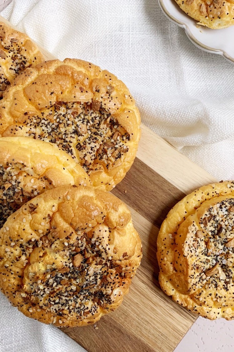 Perfect for those following a low carb diet this everything bagel keto cloud bread is just begging to be smeared with cream cheese and served with lox, capers, and red onion.