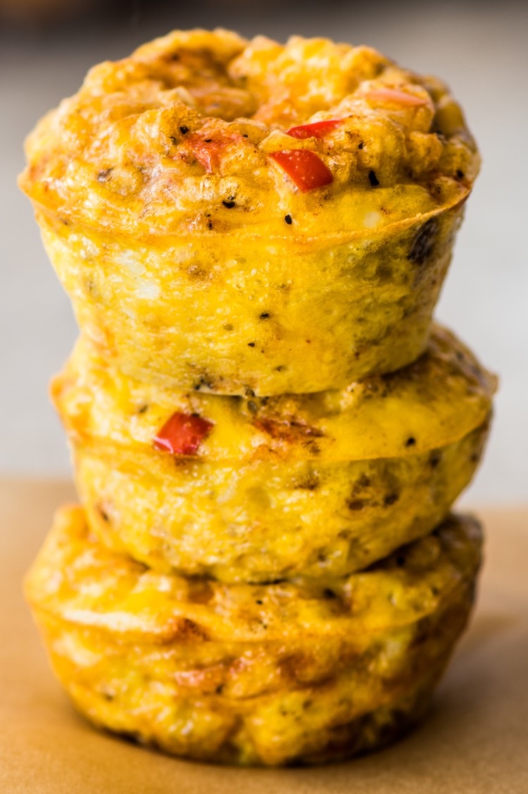 Keto-friendly fajita egg cups filled with bell peppers, mozzarella cheese, and ground cumin. A great on-the-go snack. | peteandgerrys.com 