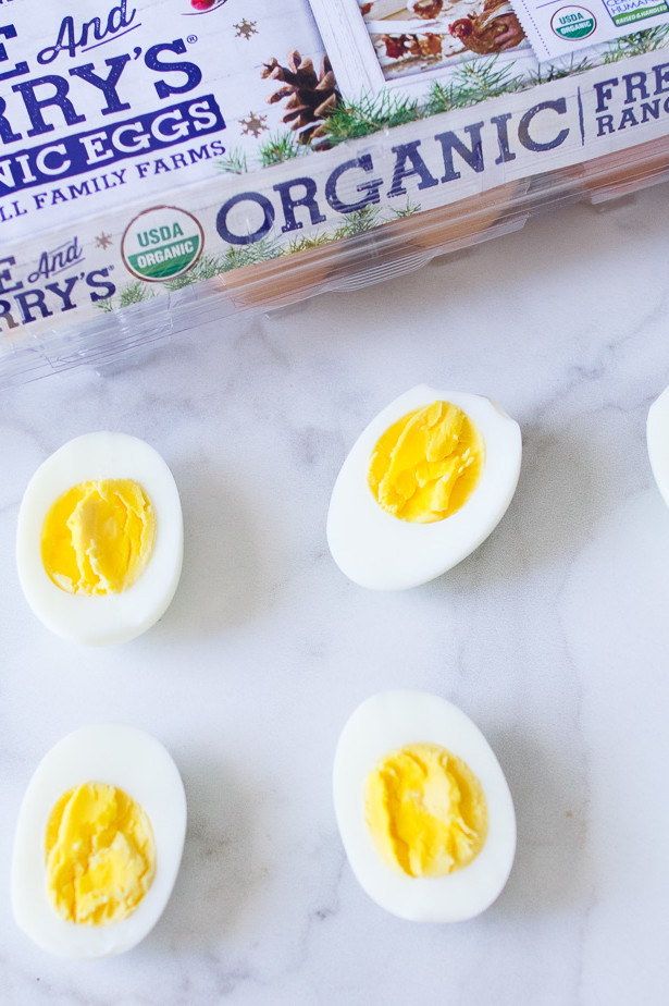 These instant pot hard-boiled eggs are a quick and easy alternative to the traditional method. Pictured is halved organic eggs with bright yolks. | peteandgerrys.com 