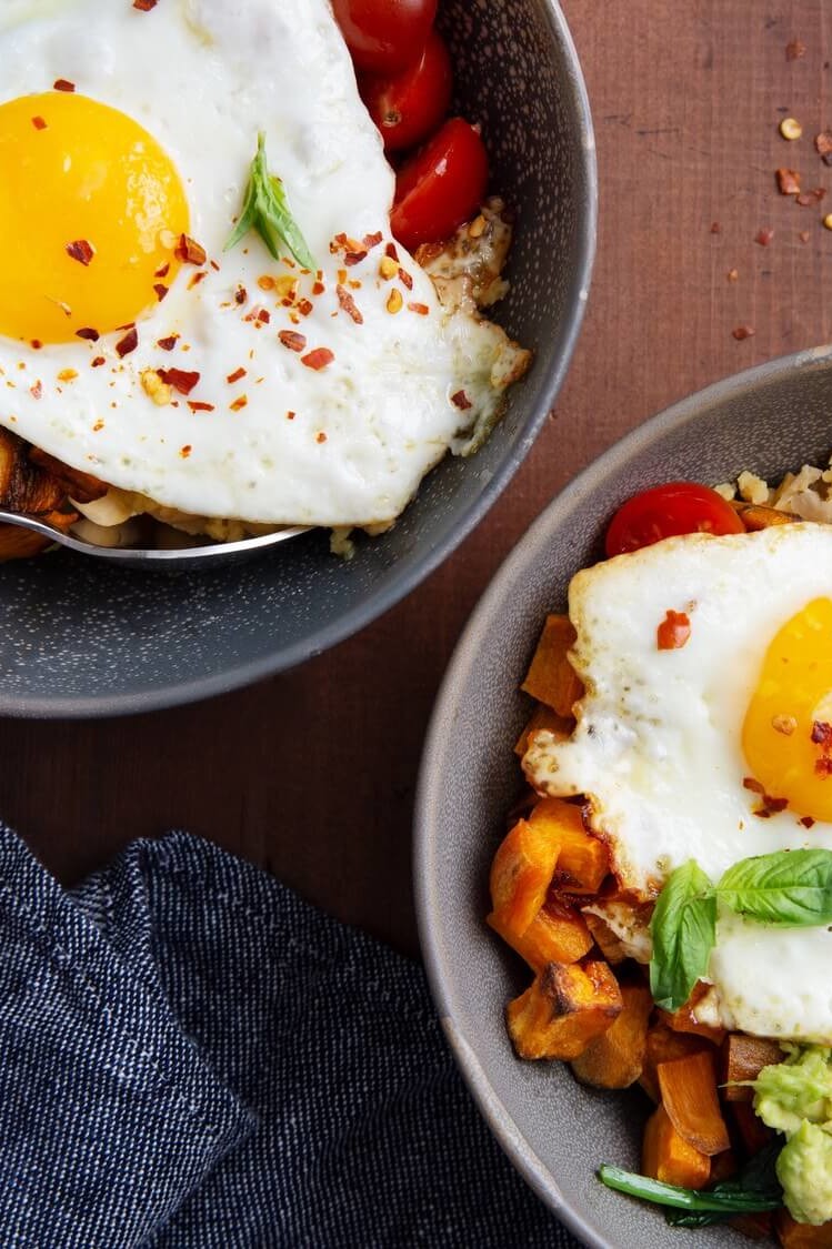 Delicious breakfast bowl featuring a tasty mix of mashed avocado, roasted sweet potato, chickpeas, baby spinach, and organic eggs. | peteandgerrys.com 