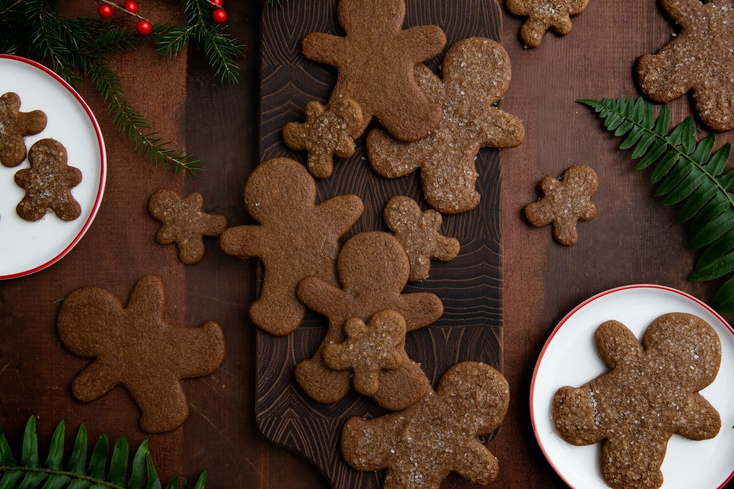 These easy gingerbread cookies are cooked until the edges are crisp and the middle is still slightly soft and chewy. | peteandgerrys.com 