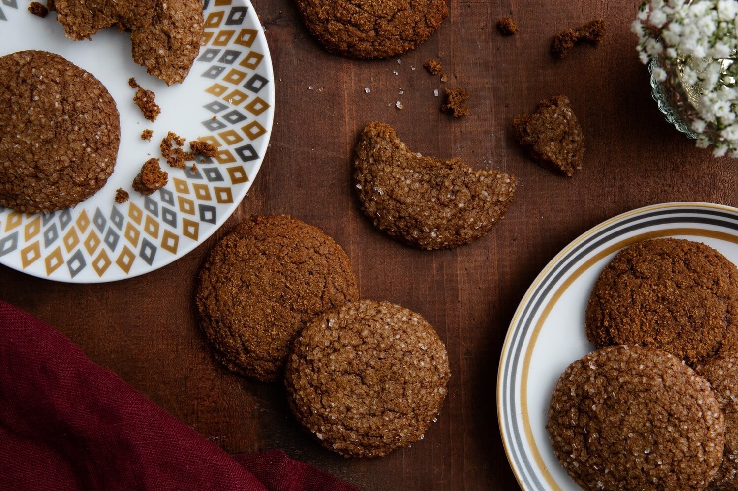 Flourless whole grain molasses cookies made with coconut oil, coconut sugar, oats, ginger, and nutmeg. Perfect for the holiday season. | peteandgerrys.com 