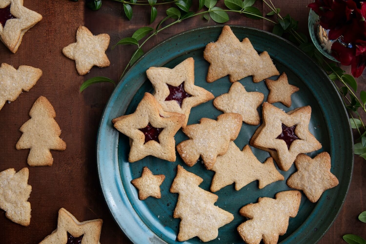 These gluten-free sugar cookies are perfect for any time of the year. These cookies are made with whole-grain oat flour. This dough can also be used for cutout cookies during the holidays. | peteandgerrys.com 