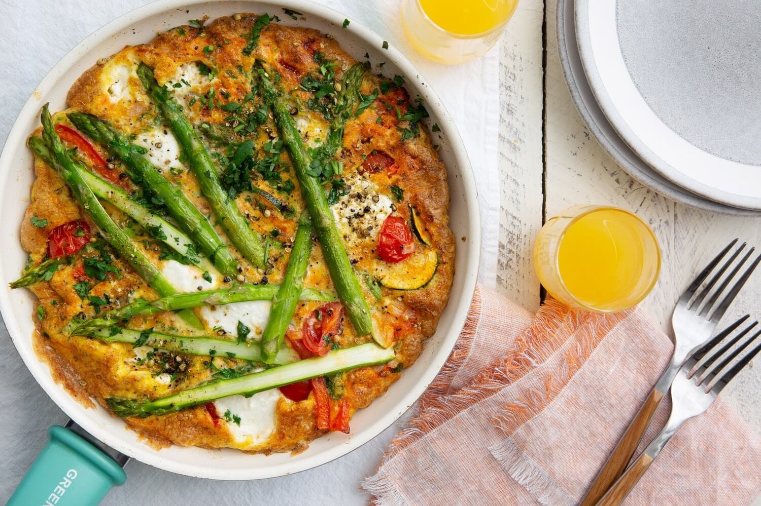 This Italian frittata is filled with tomatoes, asparagus, capsicum peppers, extra virgin olive oil, and an organic egg filling. | peteandgerrys.com 