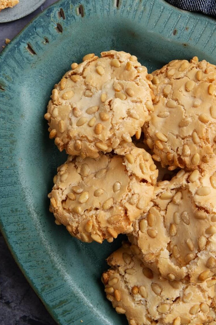 These pignoli cookies are less than five ingredients and are delicious. They feature almond flour, confectionery sugar, organic egg whites, and pine nuts. | peteandgerrys.com 