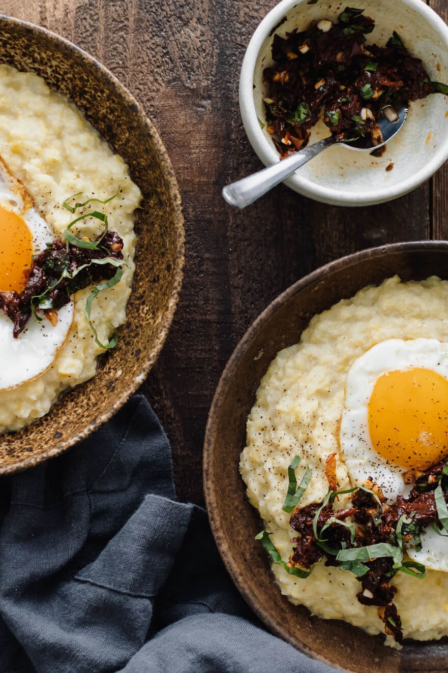 This sweet corn polenta features a homemade relish made with sun-dried tomatoes, fresh garlic, basil, lemon, and red pepper flakes. | peteandgerrys.com 