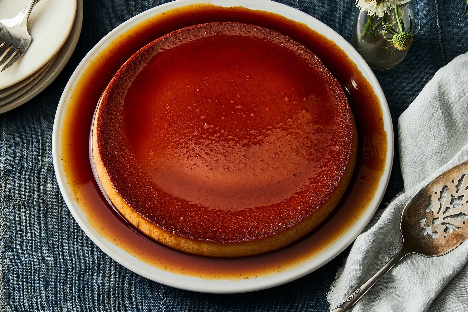 This spicy horchata flan features all the flavors of a classic flan with an added kick of horchata concentrate and cayenne pepper. | peteandgerrys.com 