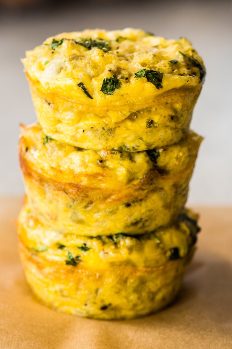 These Verde breakfast egg bites are filled with delicious organic eggs, green chiles, mozzarella cheese, and cilantro. Serve with tobasco or sour cream. | peteangerrys.com 